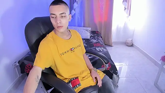 Dereck Boy8 online show from 24, 11, 2025