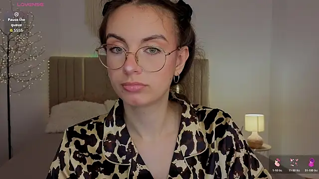 Snapshot of Real_cutie1 chatting on 18, 7, 2026 Real cutie1 online show from 18, 7, 2026