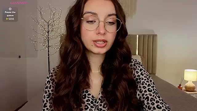 Snapshot of Real_cutie1 chatting on 8, 7, 2026 Real cutie1 online show from 8, 7, 2026