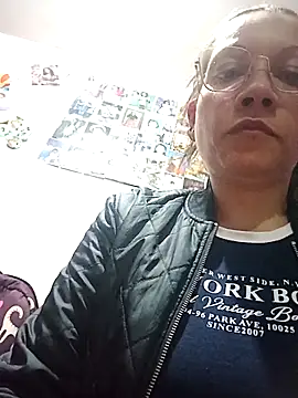 Chriss girl of imaginatio online show from 2, 12, 2025