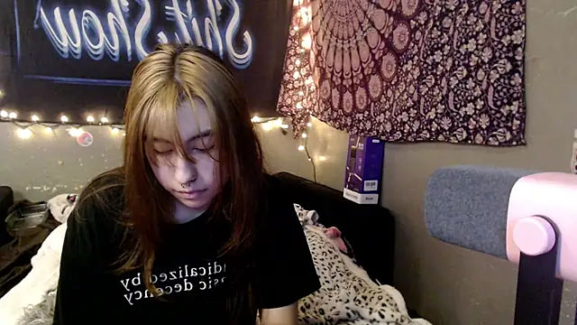 Snapshot of London_Ray chatting on 24, 6, 2026 London Ray online show from 24, 6, 2026