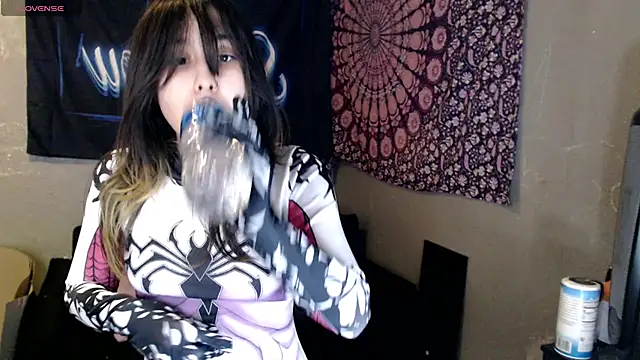 Snapshot of London_Ray chatting on 1, 11, 2025 London Ray online show from 1, 11, 2025