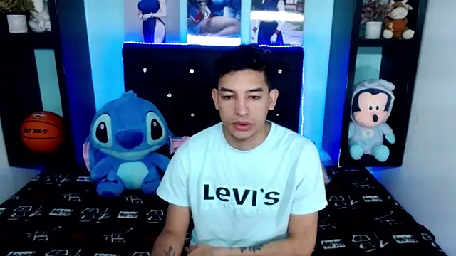 x oliver x online show from 4, 10, 2025