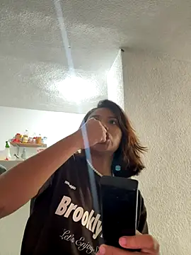 Nia Desire online show from 7, 11, 2025