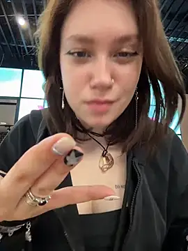 lucy-joy online show from 29, 4, 2026