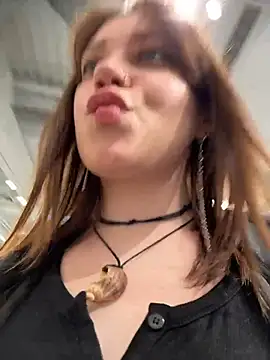lucy-joy online show from 28, 4, 2026