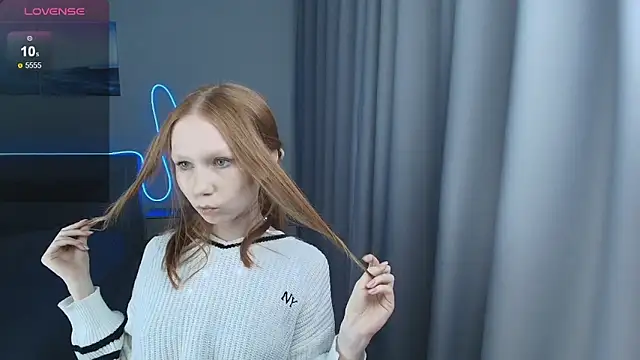 Snapshot of FoxyMira chatting on 12, 9, 2025 FoxyMira online show from 12, 9, 2025