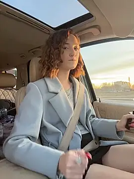 Snapshot of DollyTall chatting on 22, 11, 2025 DollyTall online show from 22, 11, 2025