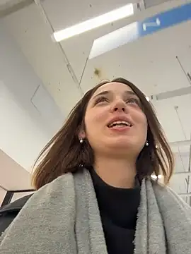 Snapshot of DollyTall chatting on 17, 10, 2025 DollyTall online show from 17, 10, 2025