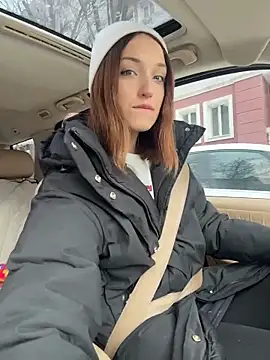 Snapshot of DollyTall chatting on 18, 12, 2025 DollyTall online show from 18, 12, 2025