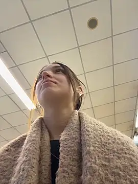 Snapshot of DollyTall chatting on 14, 10, 2025 DollyTall online show from 14, 10, 2025