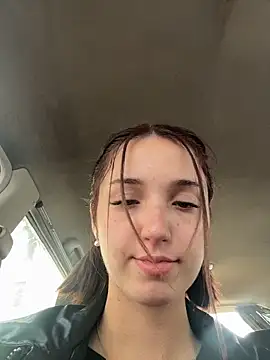 Snapshot of DollyTall chatting on 3, 10, 2025 DollyTall online show from 3, 10, 2025