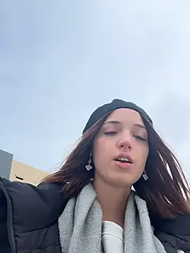 Snapshot of DollyTall chatting on 8, 11, 2025 DollyTall online show from 8, 11, 2025