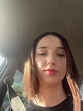 Snapshot of DollyTall chatting on 6, 10, 2025 DollyTall online show from 6, 10, 2025