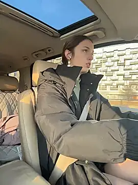 Snapshot of DollyTall chatting on 18, 11, 2025 DollyTall online show from 18, 11, 2025