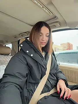 Snapshot of DollyTall chatting on 10, 11, 2025 DollyTall online show from 10, 11, 2025