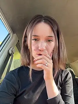 Snapshot of DollyTall chatting on 8, 10, 2025 DollyTall online show from 8, 10, 2025