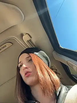 Snapshot of DollyTall chatting on 15, 10, 2025 DollyTall online show from 15, 10, 2025