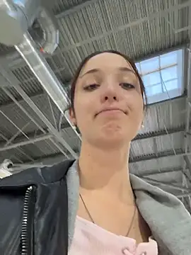 Snapshot of DollyTall chatting on 21, 10, 2025 DollyTall online show from 21, 10, 2025