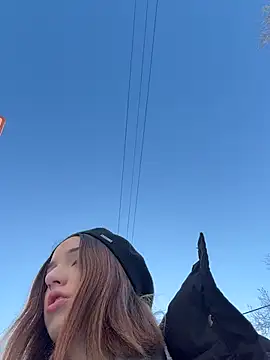 Snapshot of DollyTall chatting on 21, 12, 2025 DollyTall online show from 21, 12, 2025