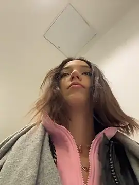 Snapshot of DollyTall chatting on 7, 1, 2026 DollyTall online show from 7, 1, 2026