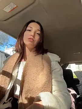 Snapshot of DollyTall chatting on 1, 10, 2025 DollyTall online show from 1, 10, 2025