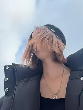 Snapshot of DollyTall chatting on 11, 11, 2025 DollyTall online show from 11, 11, 2025