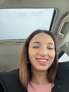 Snapshot of DollyTall chatting on 12, 11, 2025 DollyTall online show from 12, 11, 2025