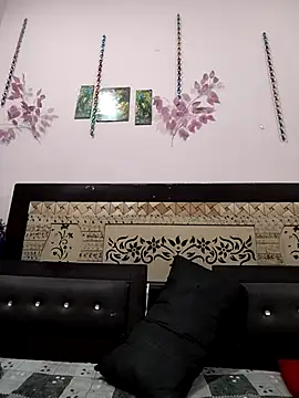 Yourhotsweetgirl online show from 17, 12, 2025