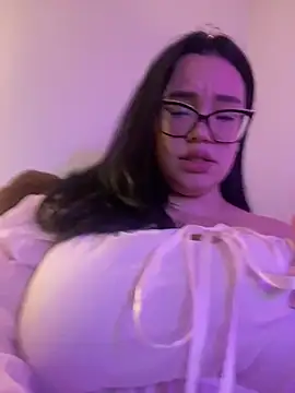 Emily Taylor2 online show from 29, 10, 2025