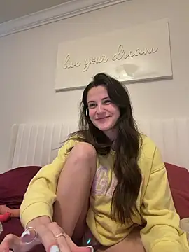 heyitsmadig online show from 7, 4, 2026