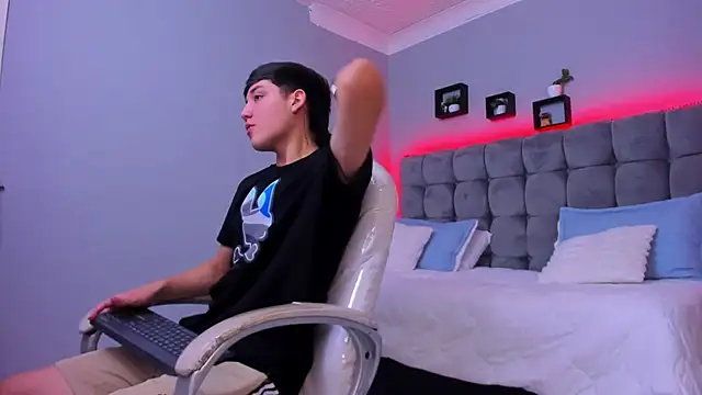 Snapshot of Ares_di_martin chatting on 26, 11, 2025 Ares di martin online show from 26, 11, 2025