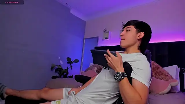 Snapshot of Ares_di_martin chatting on 2, 12, 2025 Ares di martin online show from 2, 12, 2025