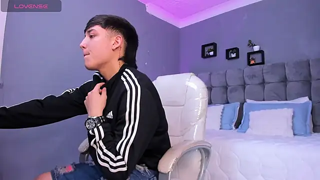 Snapshot of Ares_di_martin chatting on 8, 11, 2025 Ares di martin online show from 8, 11, 2025