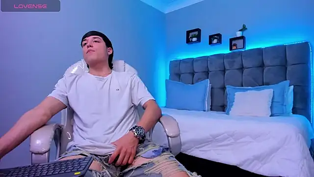 Snapshot of Ares_di_martin chatting on 28, 11, 2025 Ares di martin online show from 28, 11, 2025