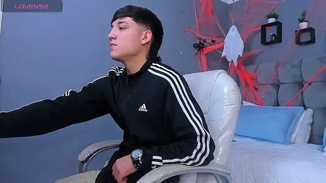 Snapshot of Ares_di_martin chatting on 4, 11, 2025 Ares di martin online show from 4, 11, 2025