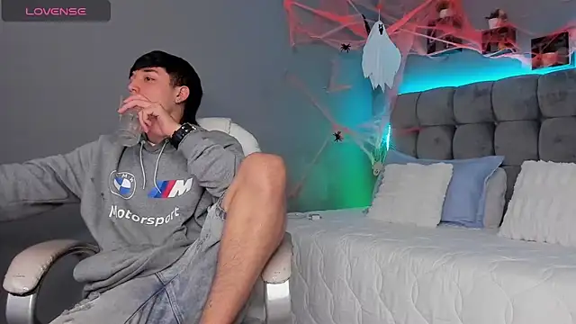 Snapshot of Ares_di_martin chatting on 28, 10, 2025 Ares di martin online show from 28, 10, 2025