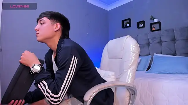 Snapshot of Ares_di_martin chatting on 14, 11, 2025 Ares di martin online show from 14, 11, 2025