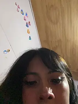 kiittyselenita online show from 5, 4, 2026