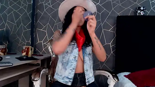 Snapshot of shanthal_bllizz chatting on 30, 10, 2025 shanthal bllizz online show from 30, 10, 2025