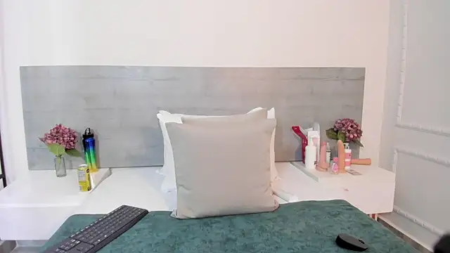 sunnyWhitee online show from 18, 10, 2025