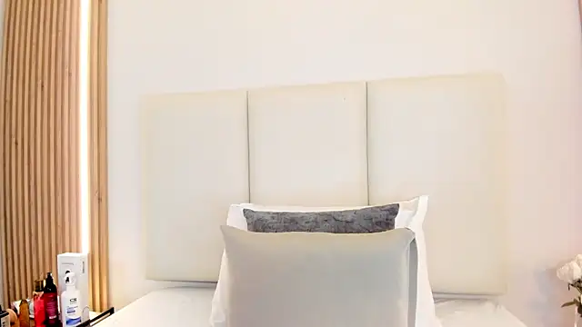 sunnyWhitee online show from 4, 5, 2026