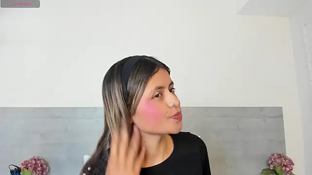 sunnyWhitee online show from 15, 4, 2026