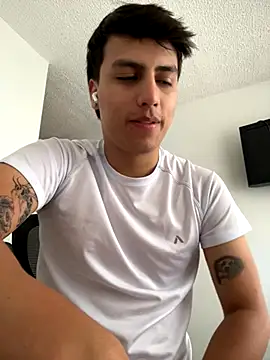 Snapshot of ErosVale chatting on 4, 10, 2025 ErosVale online show from 4, 10, 2025