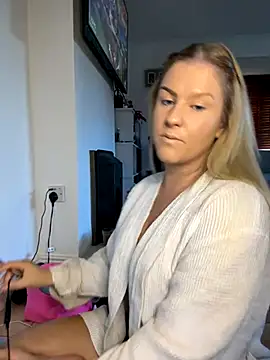 Charleigh xx online show from 6, 11, 2025