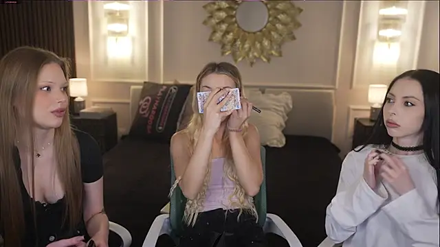 VivianSweet  online show from 14, 4, 2026