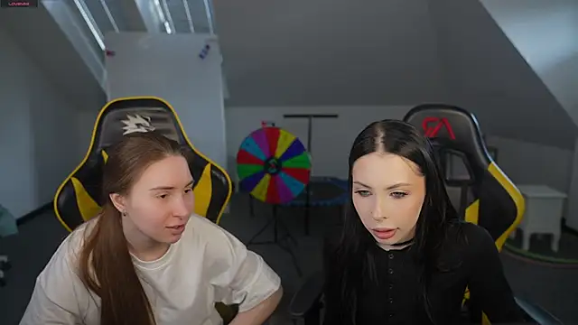 VivianSweet  online show from 12, 4, 2026