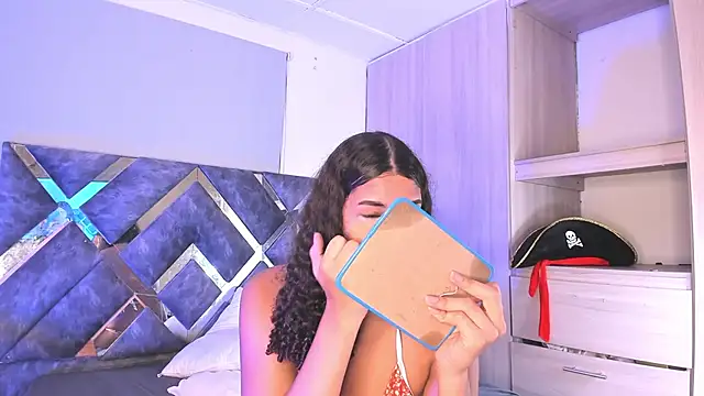 Snapshot of candice777 chatting on 4, 10, 2025 candice777 online show from 4, 10, 2025