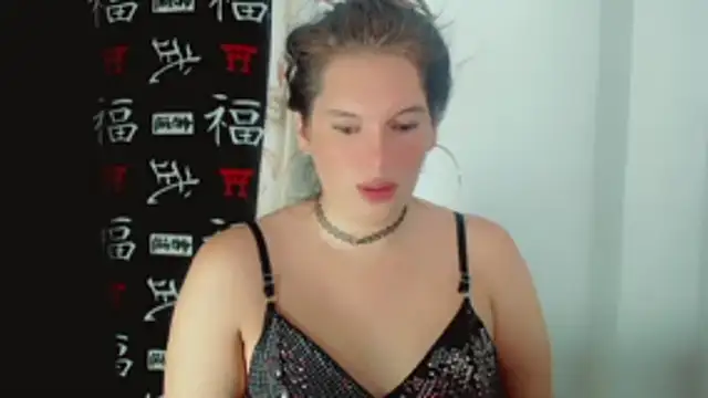 samanthaa hot  online show from 15, 4, 2026