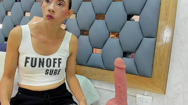 crystal sm online show from 4, 12, 2025